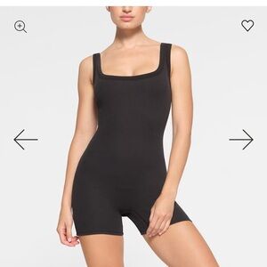 NWT SKIMS Black Women's Shapewear Bodysuit onesie L black=soot